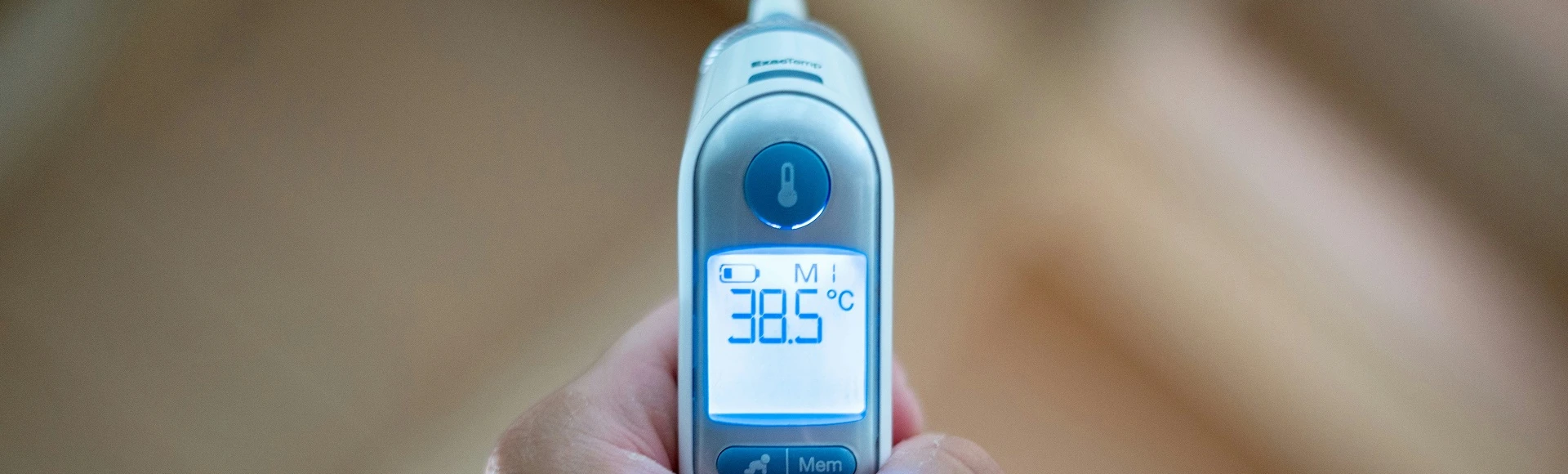 Dostępne bez recepty leki przeciwgorączkowe dla dzieci oraz okłady żelowe ułatwiające zbicie temperatury znajdziesz w aptece internetowej Centralna.pl