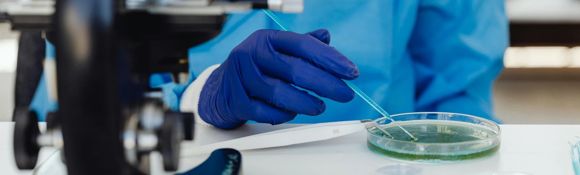Probiotyki wspierające florę bakteryjną podczas antybiotykoterapii znajdziesz na Centralna.pl