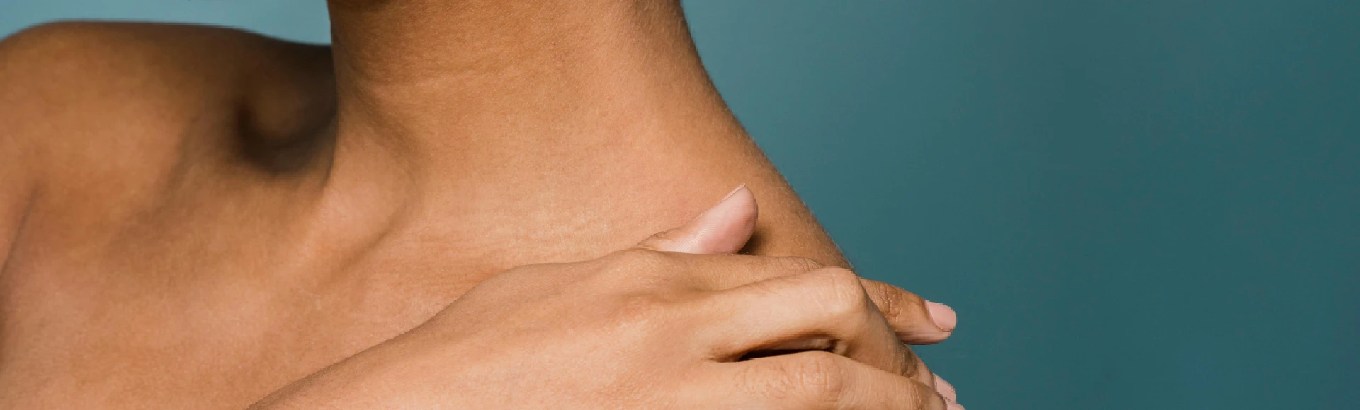 Leczenie łojotokowego zapalenia skóry opiera się głównie na stosowaniu leków przeciwzapalnych i przeciwgrzybiczych oraz właściwej pielęgnacji. Produkty do pielęgnacji skóry z ŁZS znajdziesz w internetowej aptece Centralna.pl