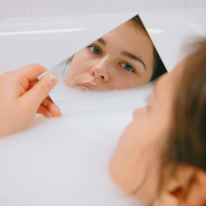 Cera tłusta – charakterystyka, pielęgnacja i sprawdzone kosmetyki do skóry łojotokowej Cera tłusta – charakterystyka, pielęgnacja i sprawdzone kosmetyki do skóry łojotokowej