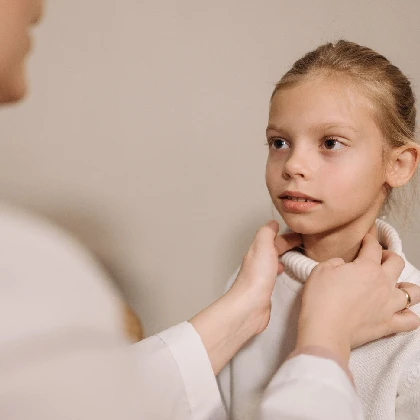 Mononukleoza zakaźna – co to jest mononukleoza, czym się objawia i jak się leczy chorobę pocałunków?
