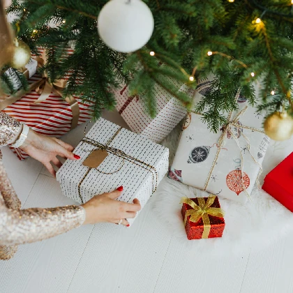 Święty Mikołaj dla seniora. Świąteczny prezent dla babci i dziadka