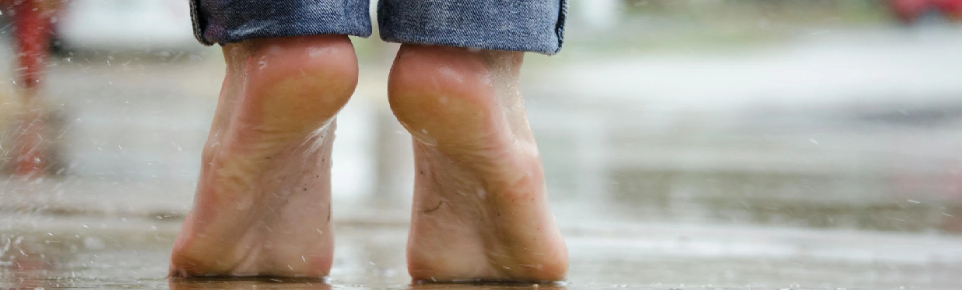 Utrudniający chodzenie ból pięty to częsty objaw ostrogi piętowej. Przynoszące ulgę żele przeciwbólowe i przeciwzapalne znajdziesz w Aptece Centralnej. Utrudniający chodzenie ból pięty to częsty objaw ostrogi piętowej. Przynoszące ulgę żele przeciwbólowe i przeciwzapalne znajdziesz w Aptece Centralnej.