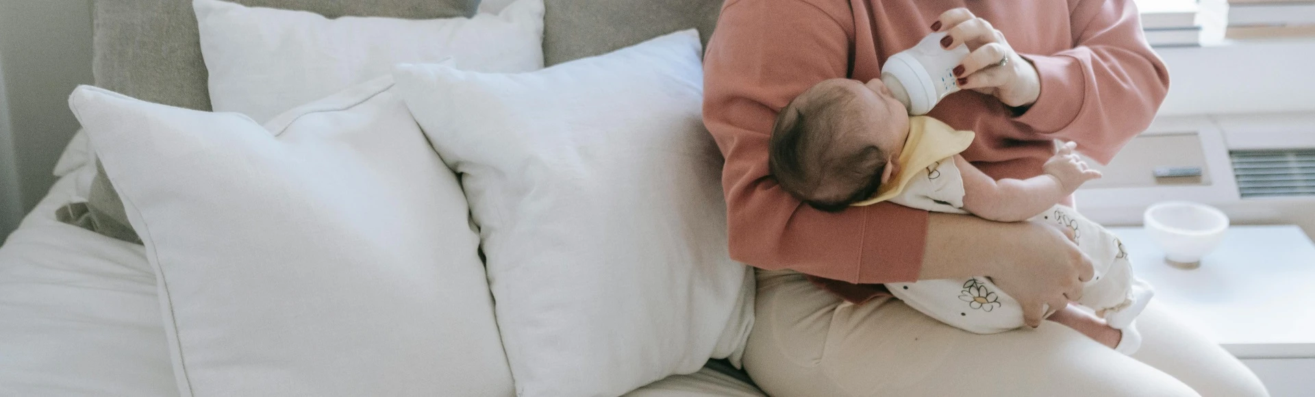 Sucha, zaczerwieniona i swędząca skóra to typowe objawy skazy białkowej. Hipoalergiczne mieszanki dla niemowląt i emolienty do pielęgnacji skóry alergicznej znajdziesz w Aptece Centralnej. Sucha, zaczerwieniona i swędząca skóra to typowe objawy skazy białkowej. Hipoalergiczne mieszanki dla niemowląt i emolienty do pielęgnacji skóry alergicznej znajdziesz w Aptece Centralnej.