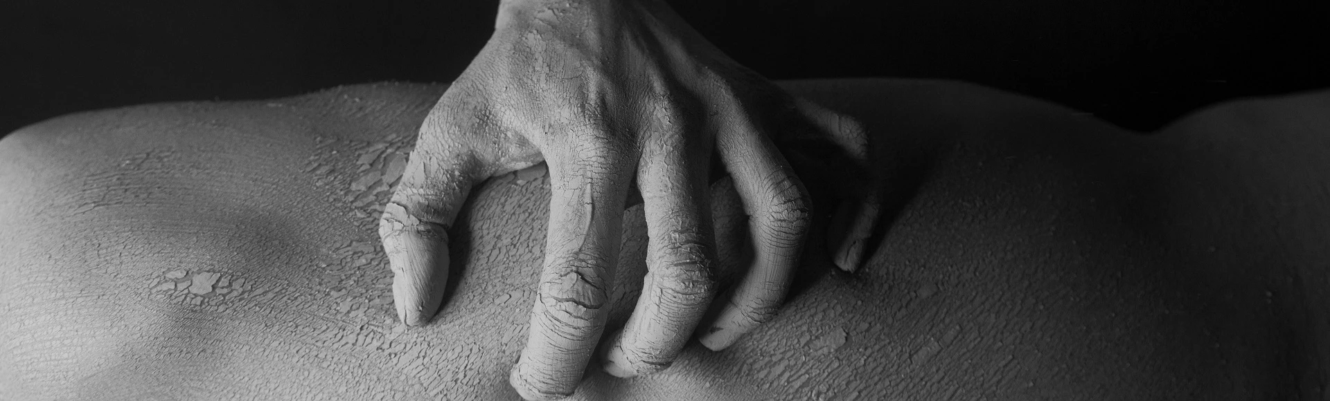 Kosmetyki do pielęgnacji suchej skóry i emolienty do kąpieli znajdziesz w aptece internetowej Centralna.pl