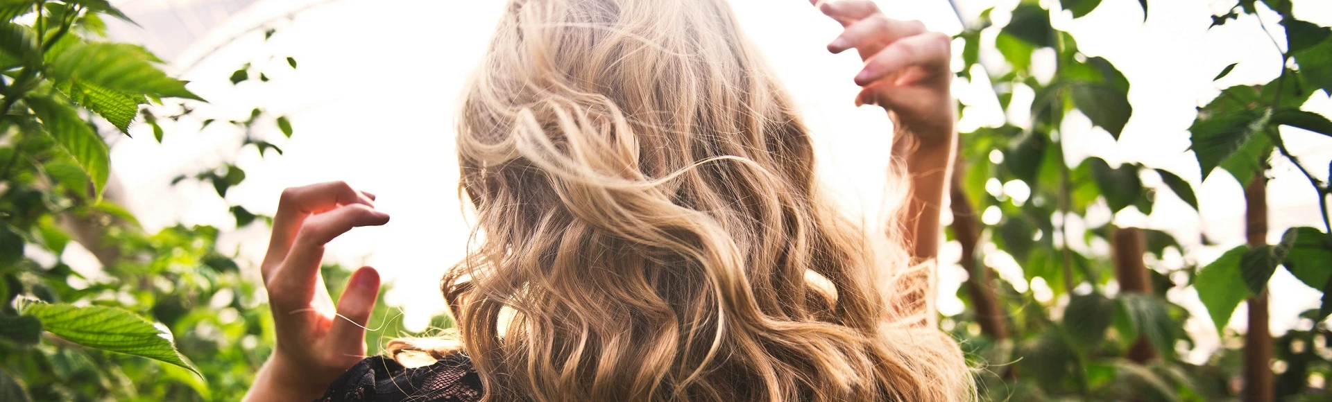 Kosmetyki do pielęgnacji suchych włosów znajdziesz w aptece internetowej Centralna.pl