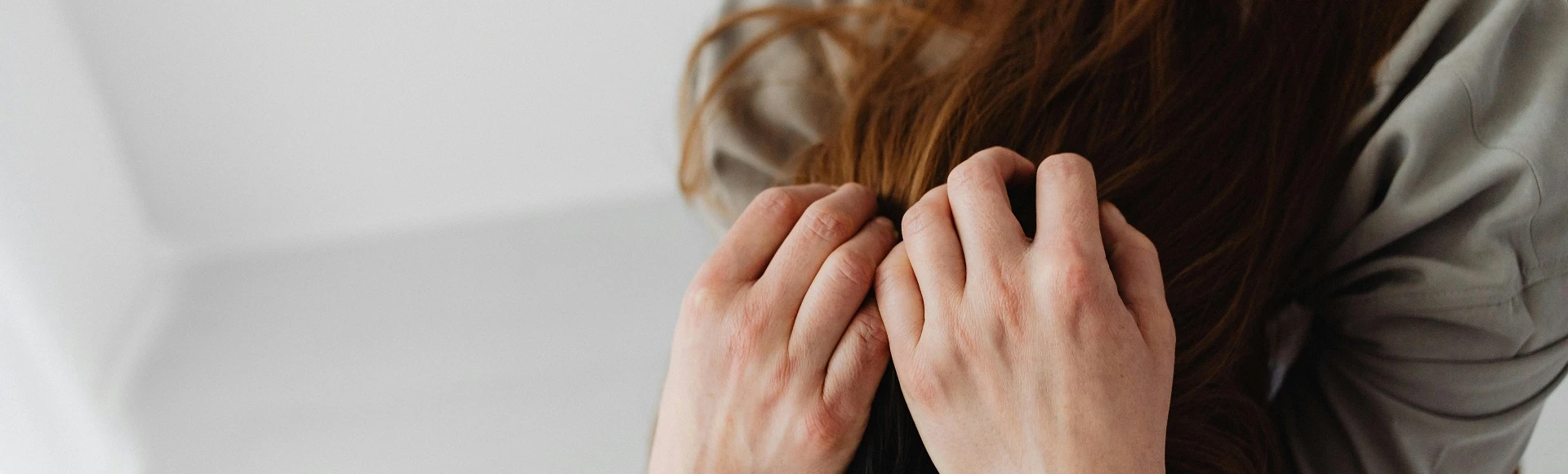 Łagodne produkty do pielęgnacji wrażliwej skóry głowy znajdziesz w aptece internetowej Centralna.pl