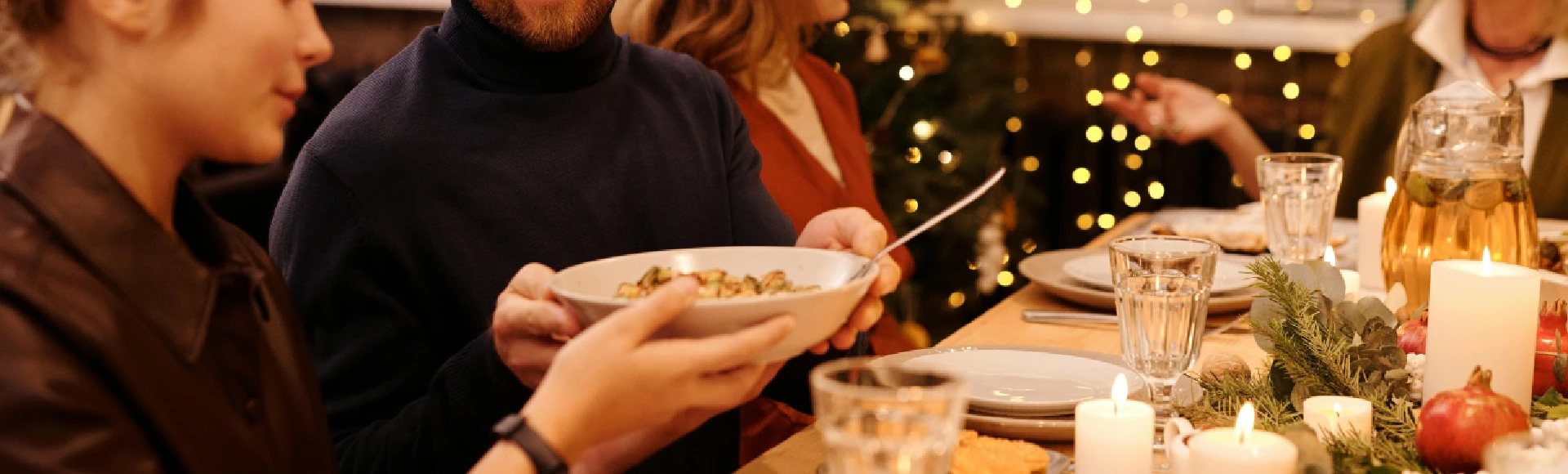 Czerwony barszcz, kapusta z grochem czy słodka kutia to pyszne i zdrowe potrawy, które w nadmiarze mogą powodować wzdęcia i gazy. Preparaty ułatwiające trawienie znajdziesz w internetowej Aptece Centralnej.