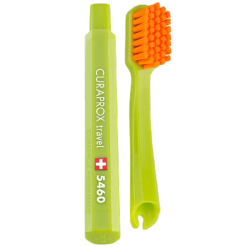 Curaprox Travel Set – zestaw podróżny czerwony, 1 sztuka - Pasta Grejpfrut i Bergamotka + szczoteczka + szczoteczki międzyzębowe - 3