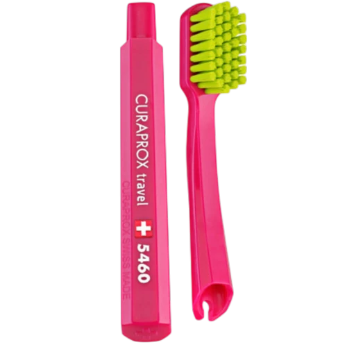 Curaprox Travel Set – zestaw podróżny niebieski, 1 sztuka - Pasta brzoskwinia + morela 10 ml + szczoteczka + szczoteczki międzyzębowe - 3