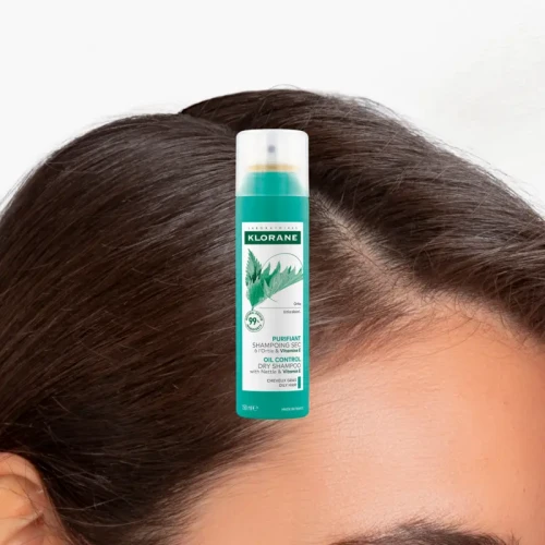 Klorane Pokrzywa i witamina E, szampon suchy do włosów tłustych, spray 150 ml - Oczyszcza i nadaje objętość w zaledwie 2 minuty - 2