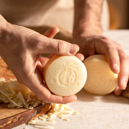Roger & Gallet Mydło well-being Feuille de the, 100 g - Cytryna kalabryjska - Czarna herbata cejlońska - Drzewo sandałowe - 3