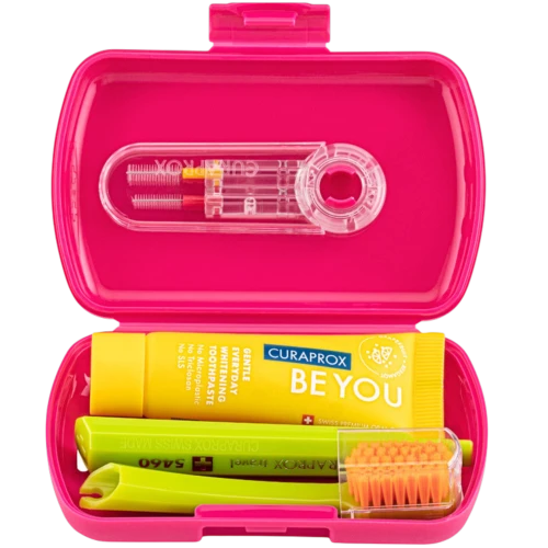 Curaprox Travel Set Duo Holder,  Be You - zestaw podróżny czerwony, 1 sztuka - Pasta Grejpfrut i Bergamotka + szczoteczka + szczoteczki międzyzębowe - 3