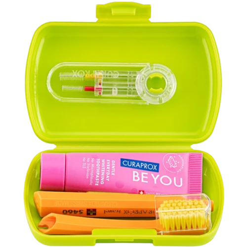 Curaprox Travel Set Duo Holder, Be You  - zestaw podróżny zielony, 1 sztuka - Pasta arbuz 10 ml + szczoteczka + szczoteczki międzyzębowe - 3