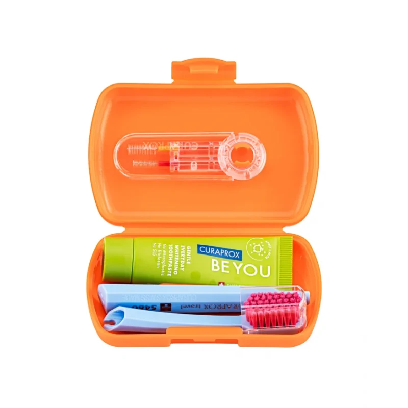 Curaprox Travel Set Duo Holder, Be You – zestaw podróżny pomarańczowy, 1 sztuka - Pasta Jabłko + Aloes 10 ml + szczoteczka + szczoteczki międzyzębowe - 5